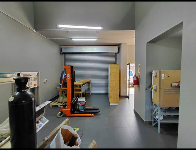 86M² WAREHOUSE TO LET IN CLAYVILLE